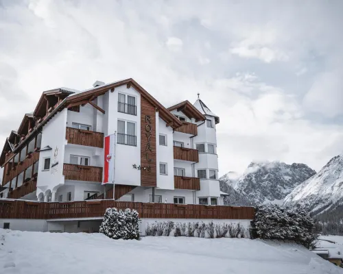 Hotel Royal Und Ferienhaus Annabel Hotels in Sesto