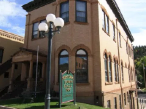 Town Hall Inn Hotels in Lead