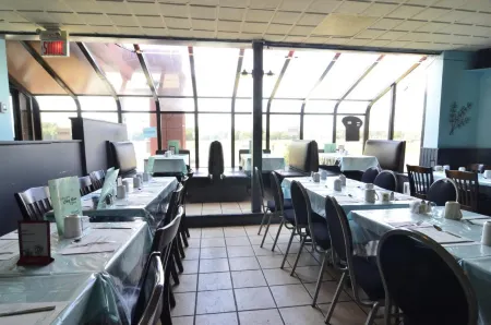 Hotel l'Express Отели рядом с достопримечательностью «Pi-o Centre d'Amusement»