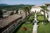 Palazzo Leti Residenza d'Epoca Hotels in Sant'Anatolia di Narco
