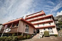 Hotel Rendez Vous Hotel dekat Saint-Vincent Resort & Casino
