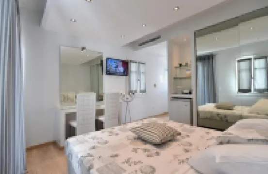 Alexandros Apartments