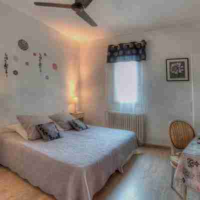 B&B Hôtel à Montélimar avec piscine l Le Printemps Rooms