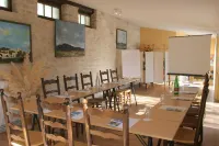 Logis Auberge de Tavel Hotels in Saint-Laurent-des-Arbres