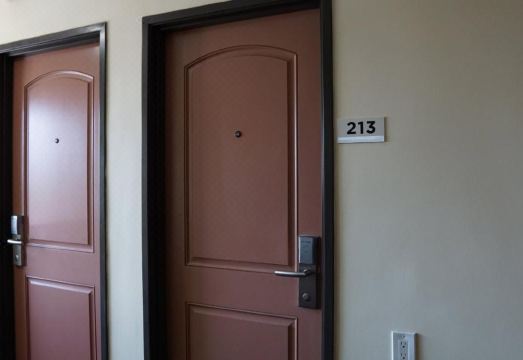 2. 홀리 크레스트 ..