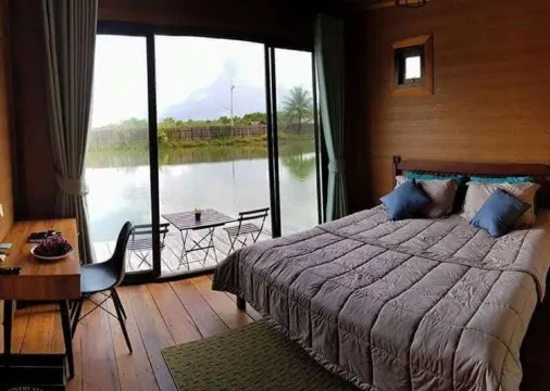 ห้องพร้อมวิวทะเลสาบ(เตียงควีนไซส์)