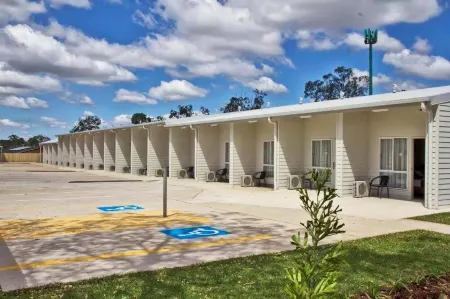 Kallangur Motel Отели в г. Каллангер