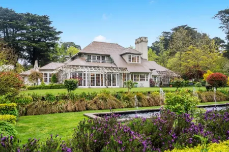 Parklands Country Gardens & Lodges Blue Mountains Отели в г. Kanimbla