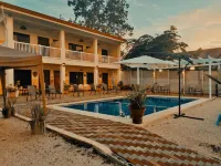 Cabinas El Colibri, Apart Hotel Hotels in Puerto Carrillo