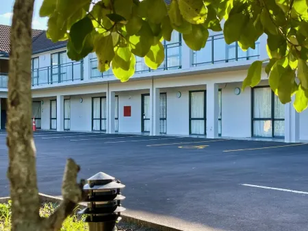 Botany Palms Motel Отели в г. Clevedon