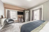 The Old Stamp House Retreat - Three En-Suite Bedrooms with Parking - Kitchens