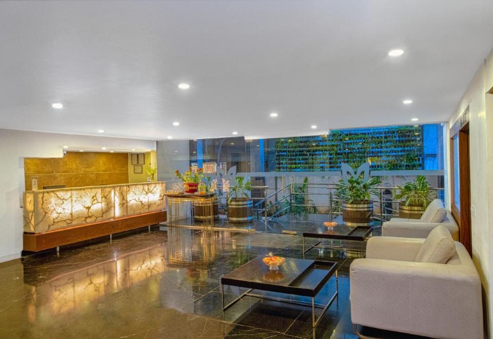 Monarch Luxur Over view