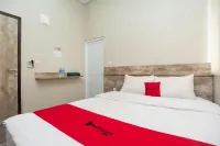 RedDoorz Plus at Eskole Itera Lampung Hotels in Sukarame