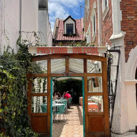 Marietta House of Social Travellers Отели рядом с достопримечательностью «Театр «Роял Сентер»»