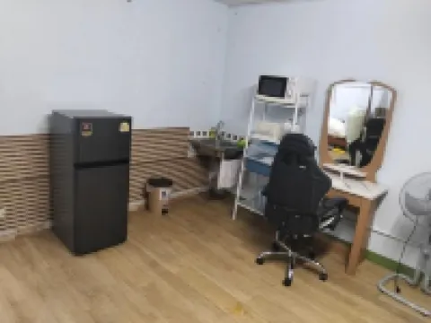 Impact Muang Thong Popular Condo C5 by Mom Tang