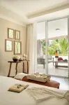 Billionaire Beach Front Apartments - spa