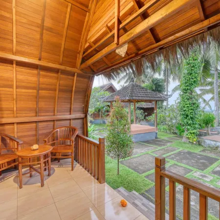 Kelingking Tatakan Bungalow Отели рядом с достопримечательностью «Пляж Тембелинг»