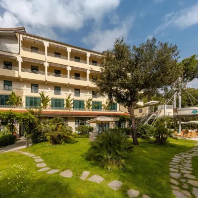 Hotel Acapulco Hotels near Forte Lorenese