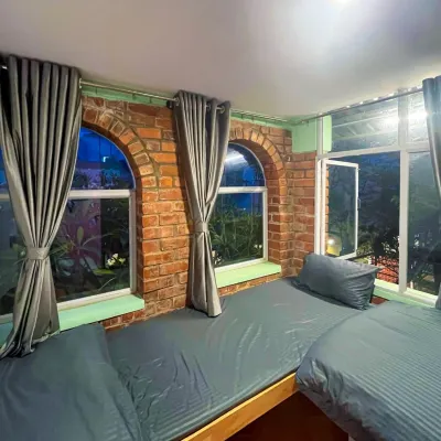 Rahees Bi Roambay -Backpacker Hostel Hotels near Sri Adishakthi Sri Bandanthamma Sri Kaalamma Temple