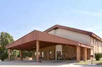 Super 8 by Wyndham Tuscola Hotels in Douglas County