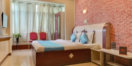 Hotel Tushar Отели рядом с достопримечательностью «СКТРС Пуна Институт оф Компьютер Текнолоджи»