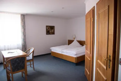 Privater Brauereigasthof Adler Hotels in der Nähe von Kirche Hundersingen