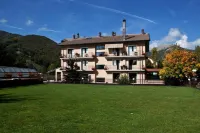 Hotel Daniel Отели в г. Сканно