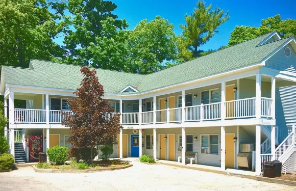 恩派爾湖濱酒店