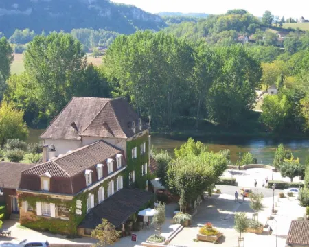 Hostellerie du Passeur - Hôtel & Restaurant - Climatisation et Piscine chauffée Hotels in Les Eyzies-De-Tayac-Sireuil