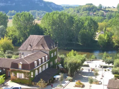 Hostellerie du Passeur - Hôtel & Restaurant - Climatisation et Piscine chauffée Hotels in Rouffignac-Saint-Cernin-de-Reilhac