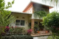 Cabaña Villa Victoria Các khách sạn gần Vivero El Tortugón