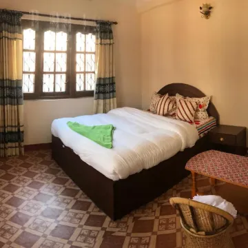 The Monk & Tipster - Housity