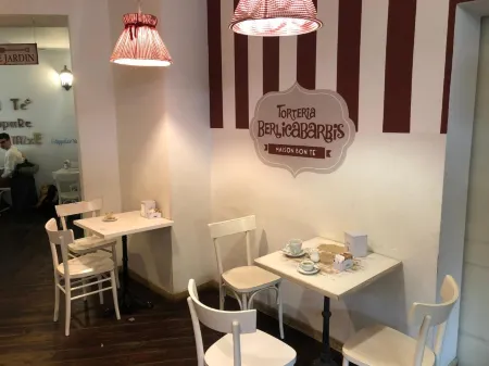 La Terrazza di Arturo Guest House Отели рядом с достопримечательностью «Santa Maria di Piazza»