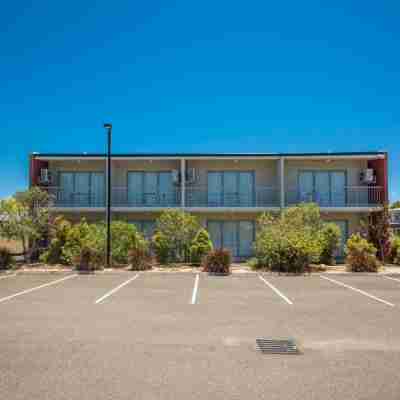 Capella Coach Inn Hotel Exterior