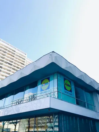 Space Night Capsule Hotel