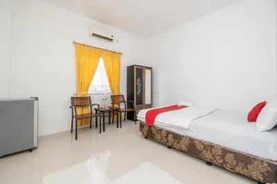 RedDoorz @ Gunungsari Surabaya 2 Hotel di Kecamatan Jambangan