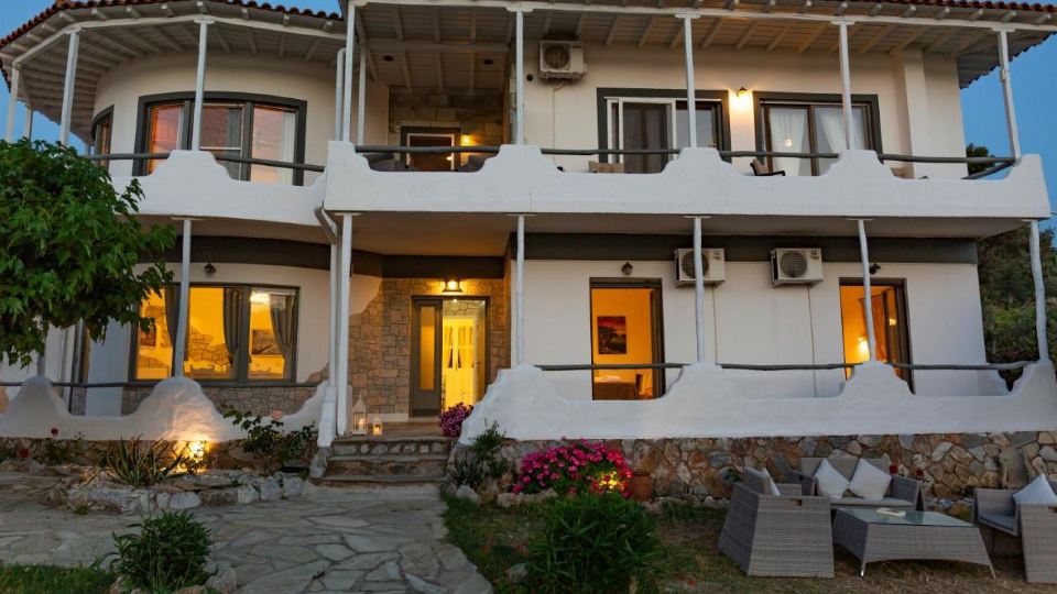 Karavos Sea View Apartments
