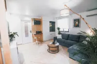 T3- un Oasis rénové et climatisé au Centre de Lgm Hotels in La Grande Motte