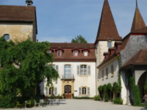 Schloss Münchenwiler Hotels in Murten