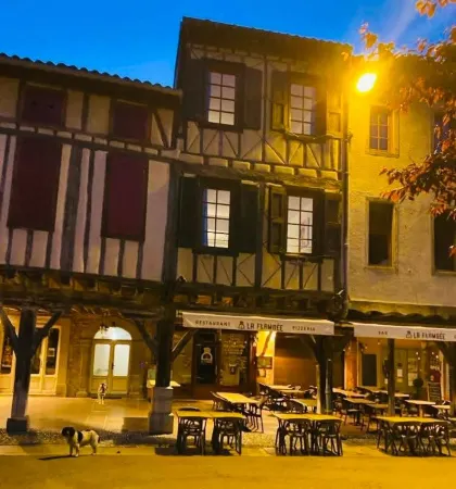 Hôte Labyrinthe Lit 180 cm Salle de Bain, Petit Dej Compris