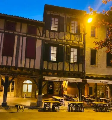 Hôte Labyrinthe Lit 180 cm Salle de Bain, Petit Dej Compris