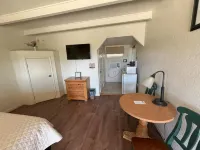 Barewood Inn & Suites