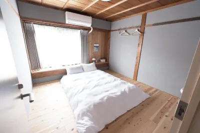 junos Hotels in Aki