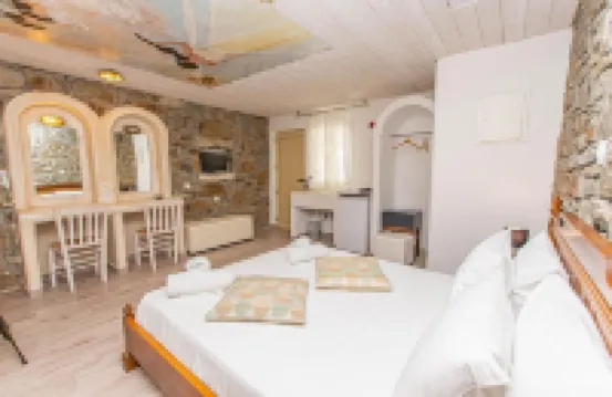 Peristeronas Village