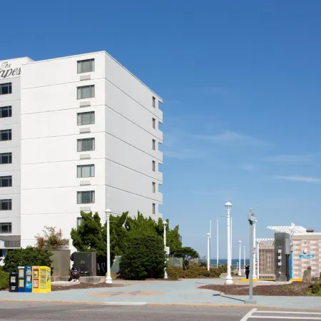 Capes Hotel Отели рядом с достопримечательностью «Пляж Кроатан-Бич»