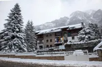 Hotel & Spa Real Villa Anayet فنادق في Candanchu