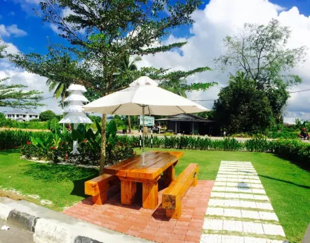 Semerah Garden Hotel Отели в г. район Понтиан