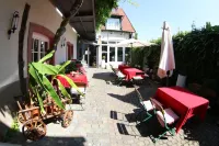 Alter Winzerhof Weisenheim am Berg e.K. Hotels in Eisenberg