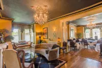 The Woodview Inn Hotels in Gananoque