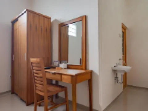 RedDoorz Syariah Plus @ Perintis Guesthouse Tasikmalaya Hotels in Cihideung